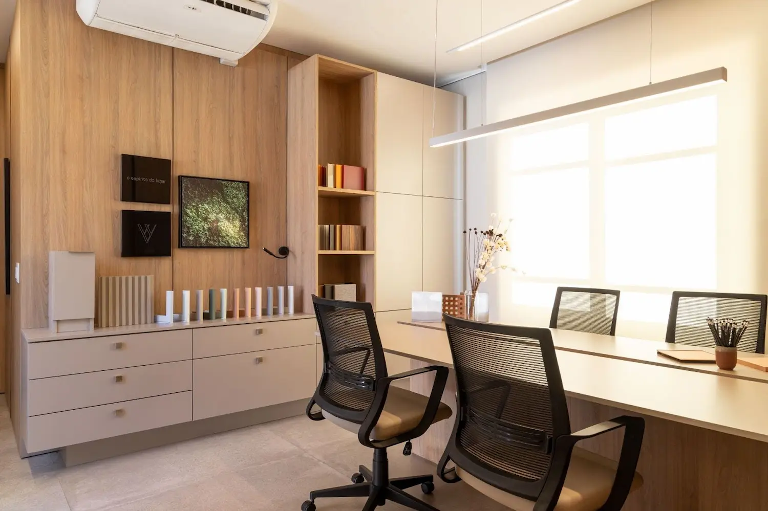 Um home office com personalização assinado pela Evivva