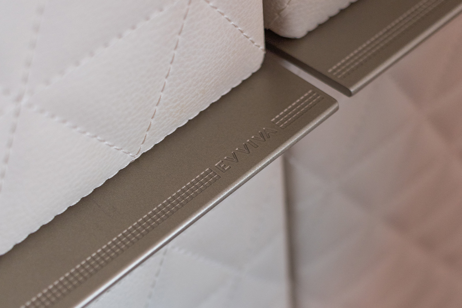 Personalização costuma ser associada à ideia de liberdade total. Para a Evviva, ela começa na escolha consciente.